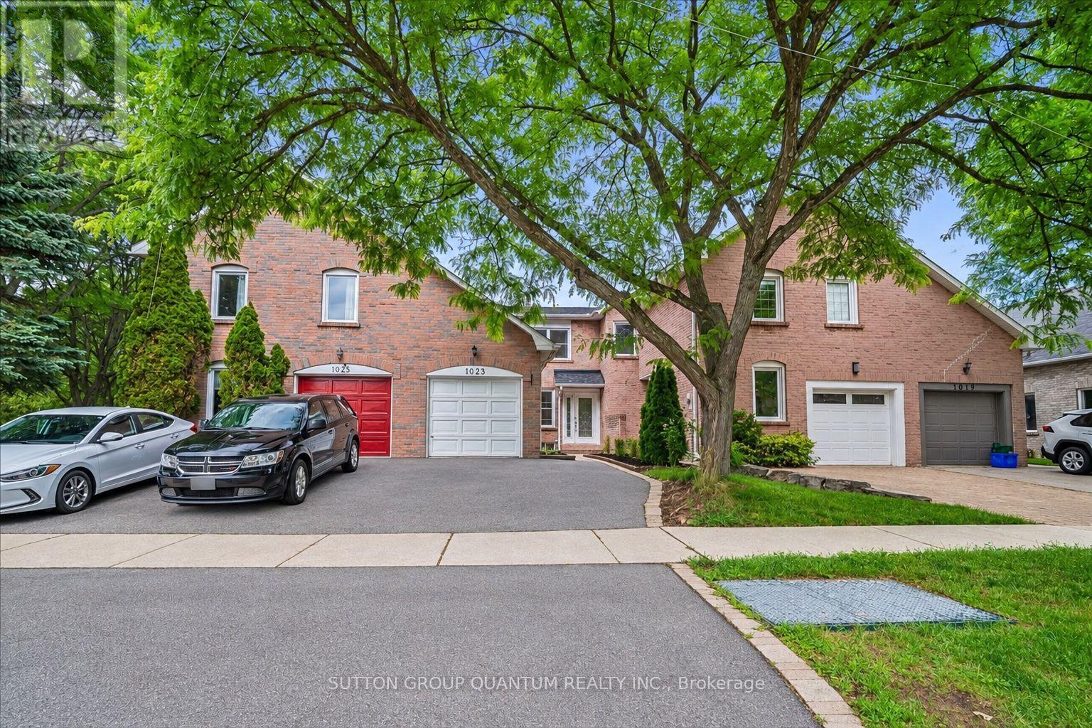 1023 RUNNYMEAD CRESCENT - 1