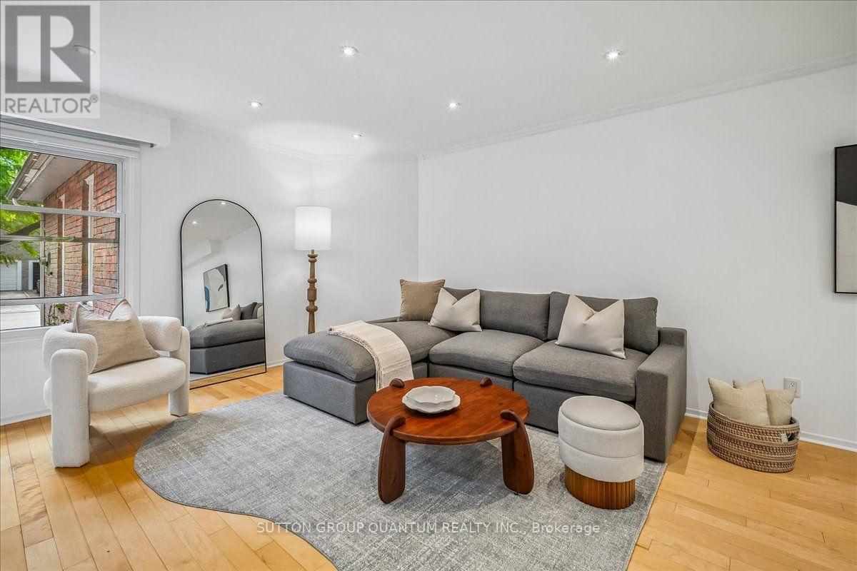 1023 RUNNYMEAD CRESCENT - 2