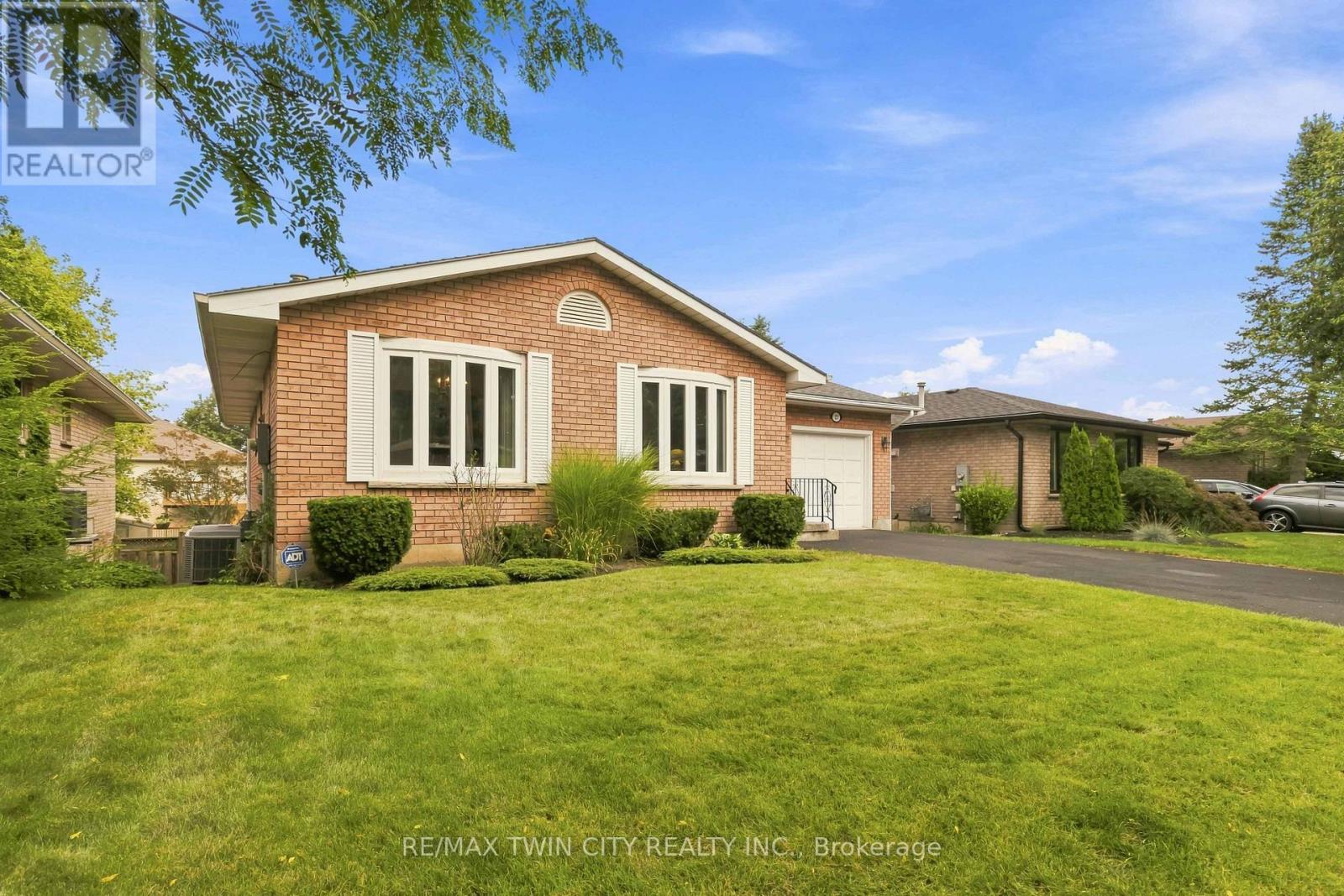 22 ALLENSGATE DRIVE, Brantford — photo 2