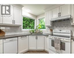 2pc Bathroom - 413 Baldoon Road, Chatham, ON N7L5H2 Photo 13