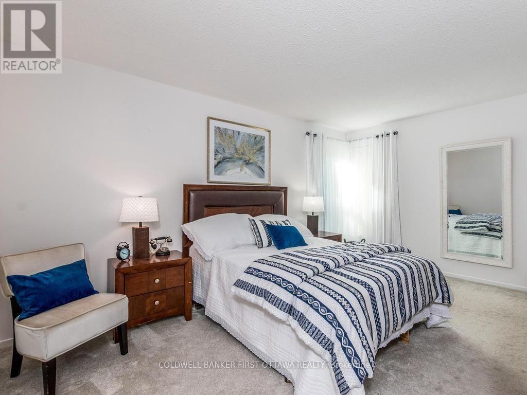 12 KITTANSETT COURT - 18