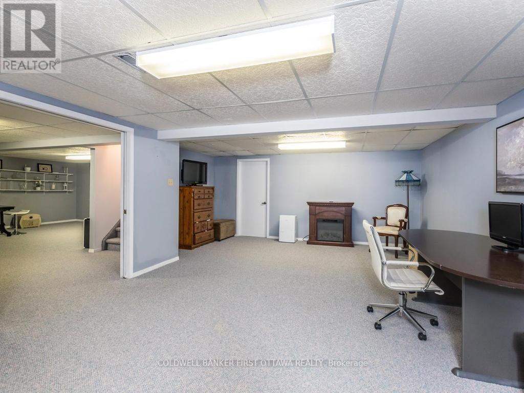 12 KITTANSETT COURT - 32