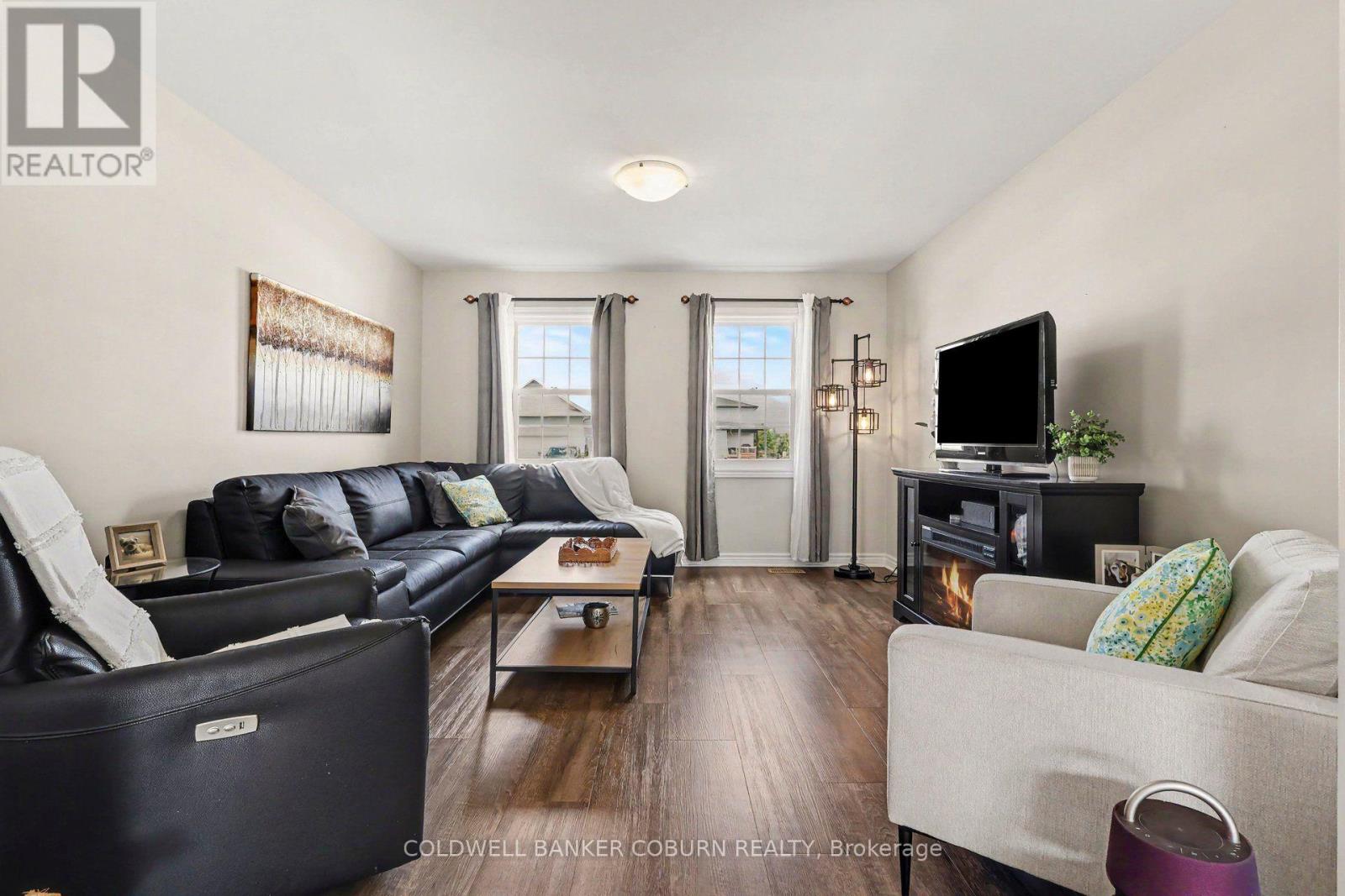 77 TABITHA CRESCENT - 4