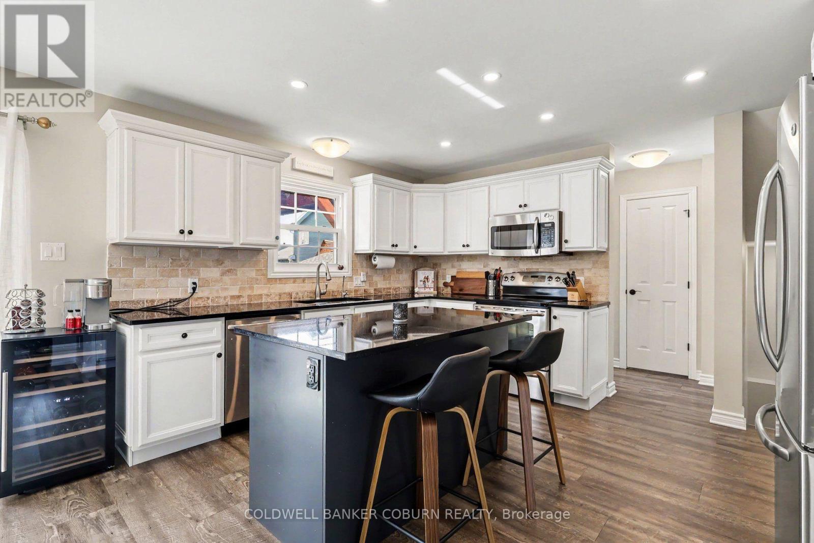 77 TABITHA CRESCENT - 9