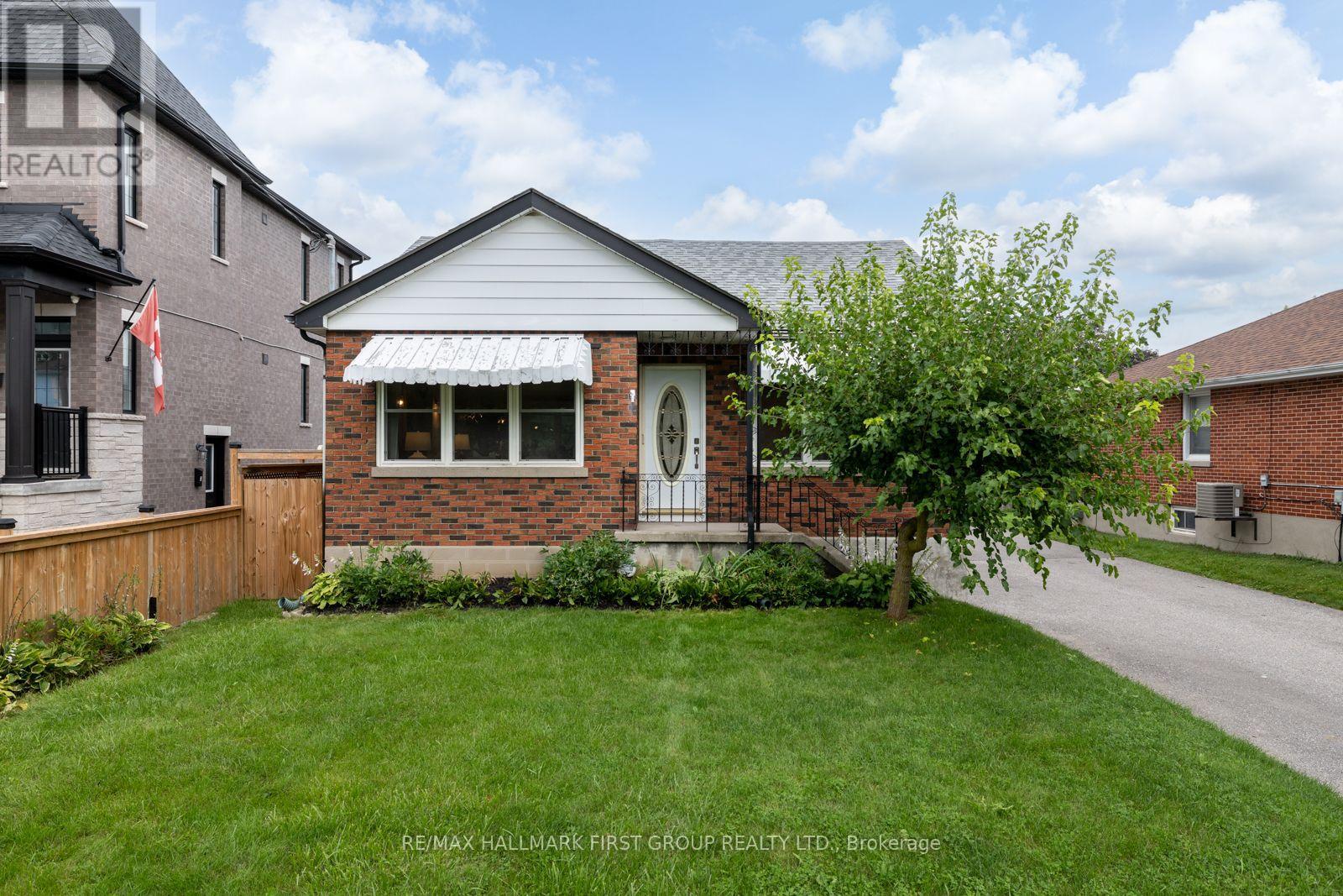 205 FAREWELL STREET, Oshawa (Donevan) — photo 2