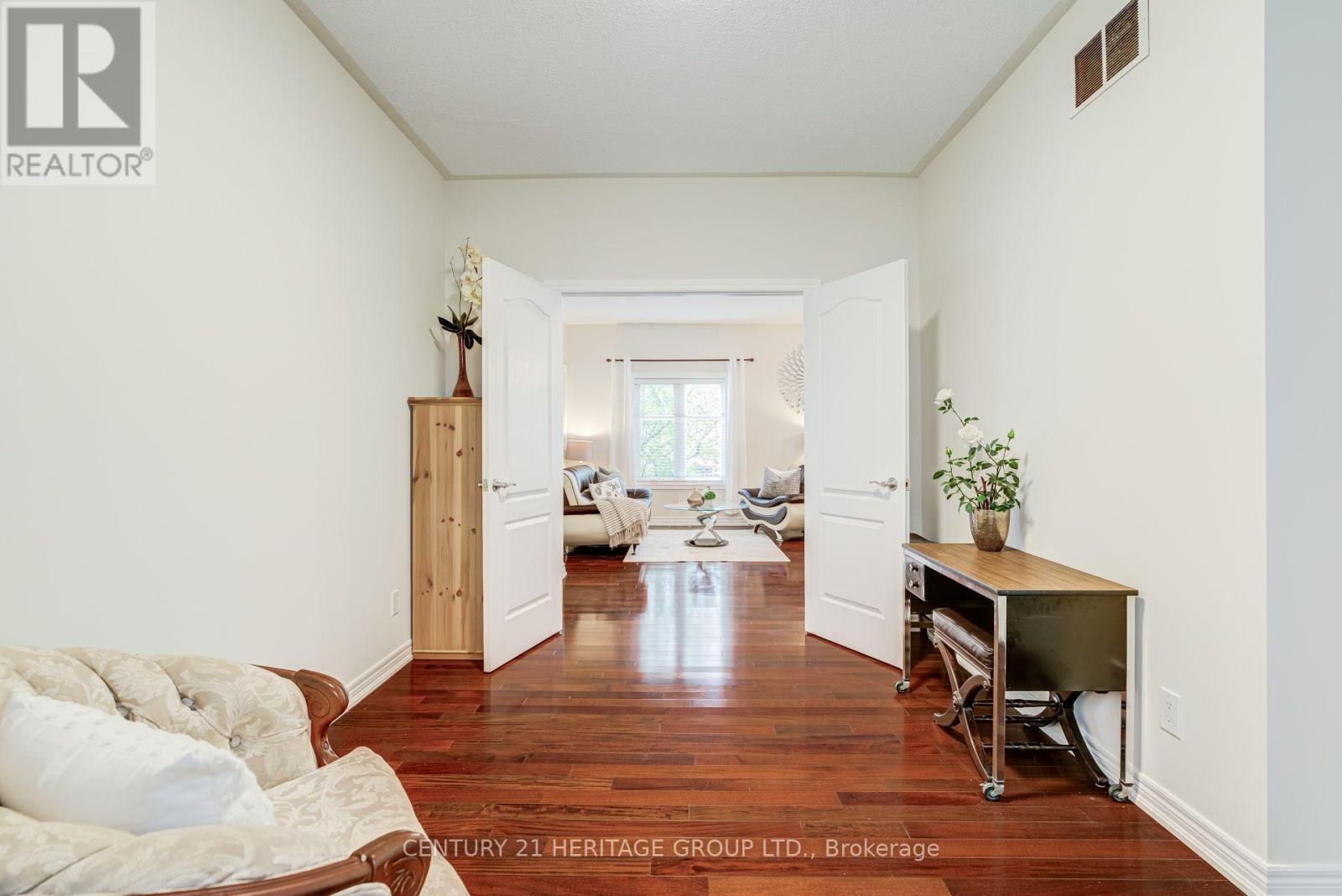 532 MELVILLE AVENUE - 18