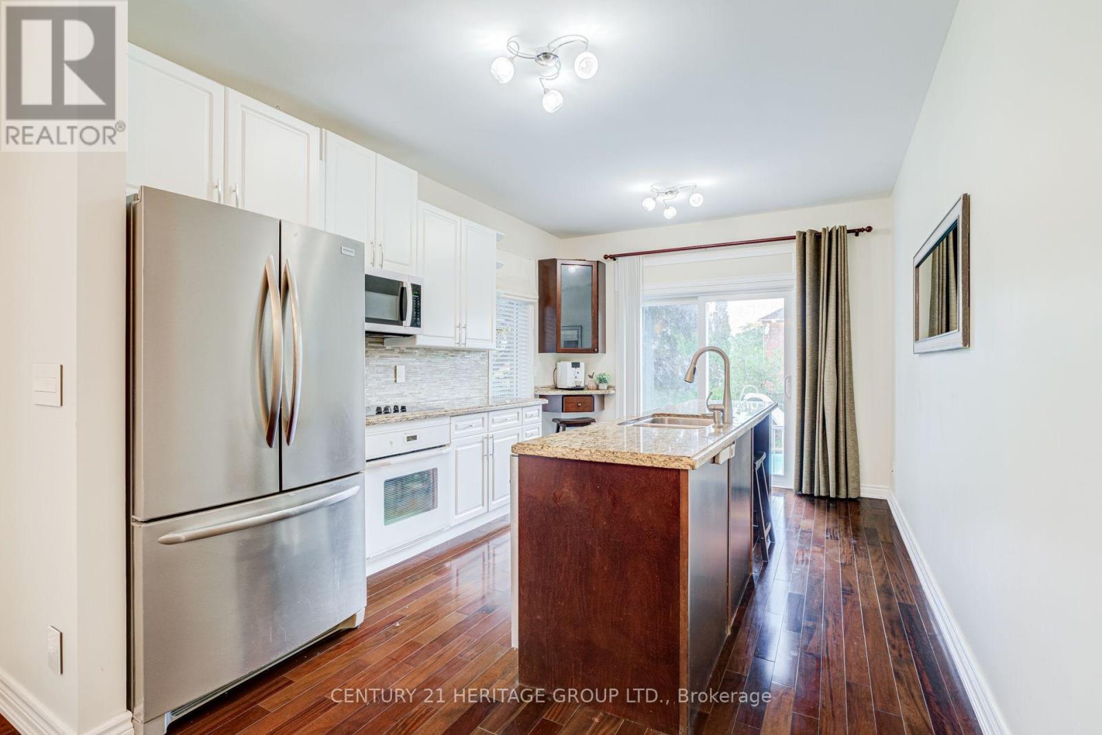 532 MELVILLE AVENUE - 9