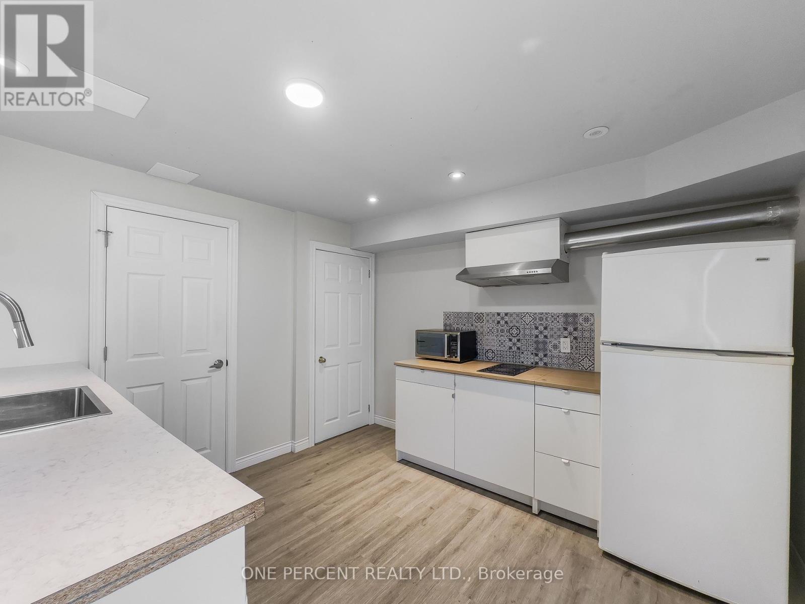 27 FARADAY GARDENS - 23