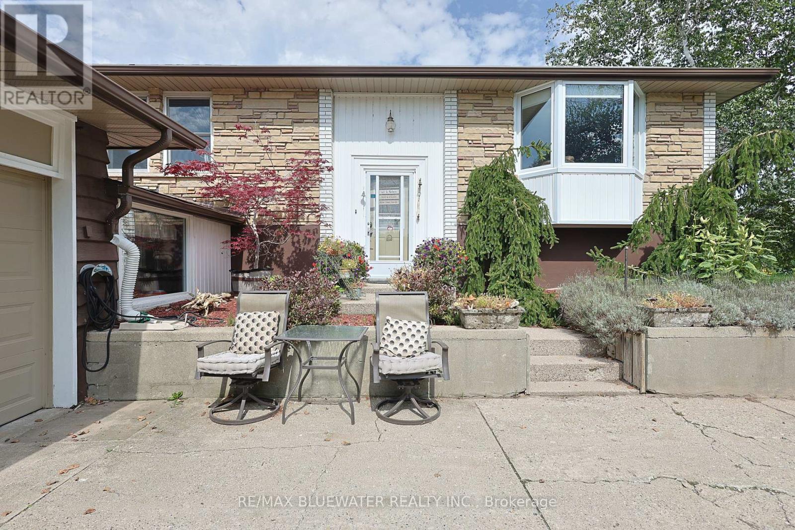 9997 EDWARD STREET, Lambton Shores (Port Franks) — photo 8