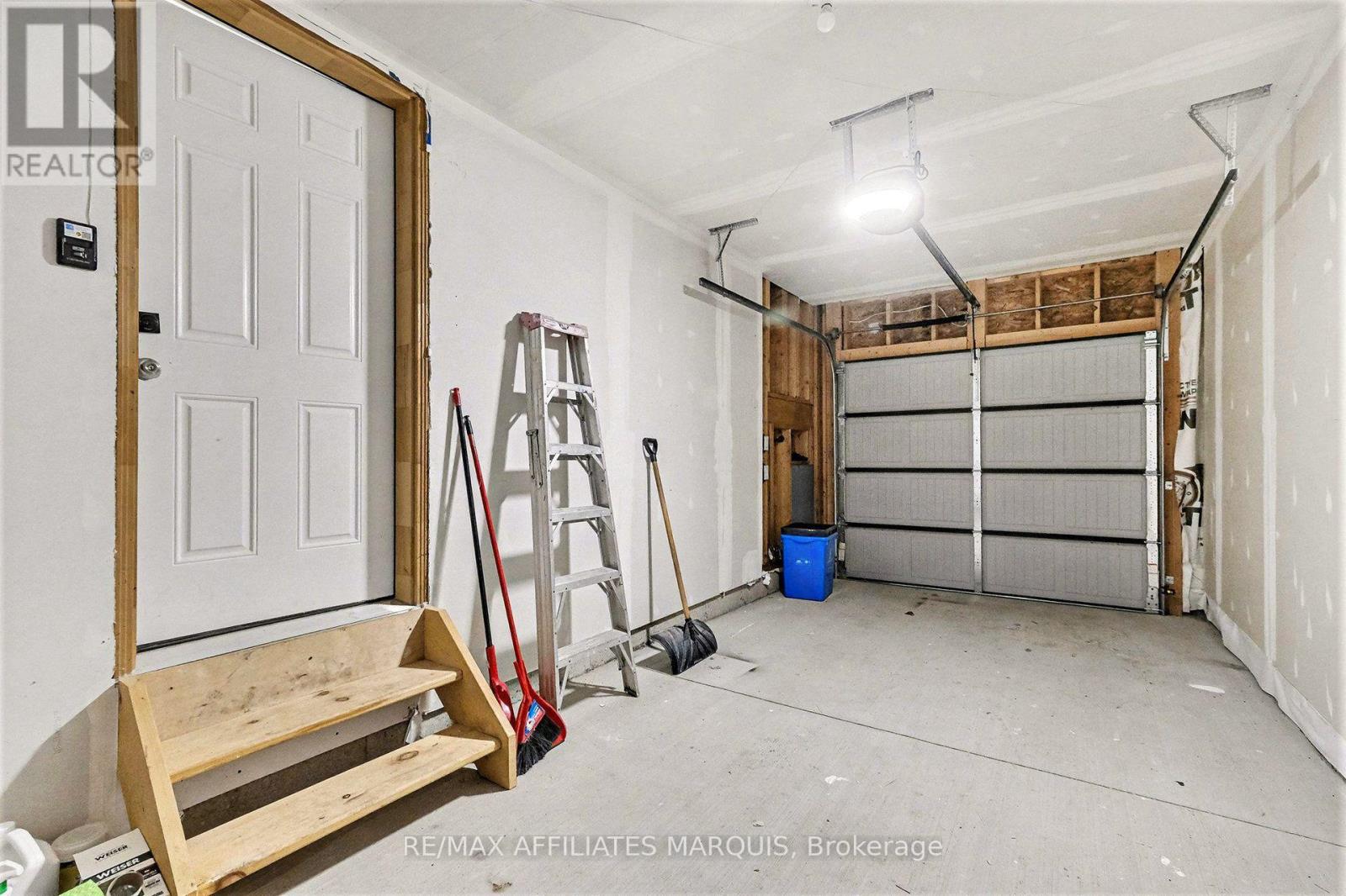 44 Whitcomb Crescent — photo 20