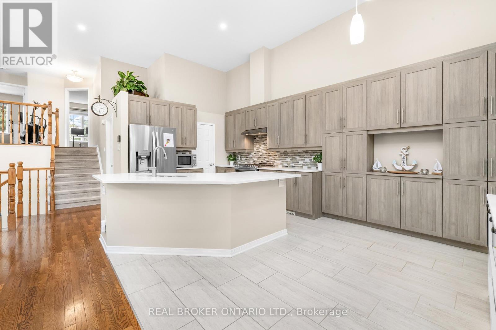 3 Bed, 3 Bath House for Sale in Ottawa – 132 MACASSA CIRCLE, Ottawa – MLS# X13751746 - Image 19