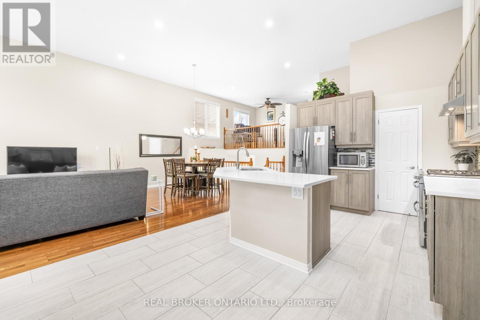 3 Bed, 3 Bath House for Sale in Ottawa – 132 MACASSA CIRCLE, Ottawa – MLS# X13751746 - Image 21
