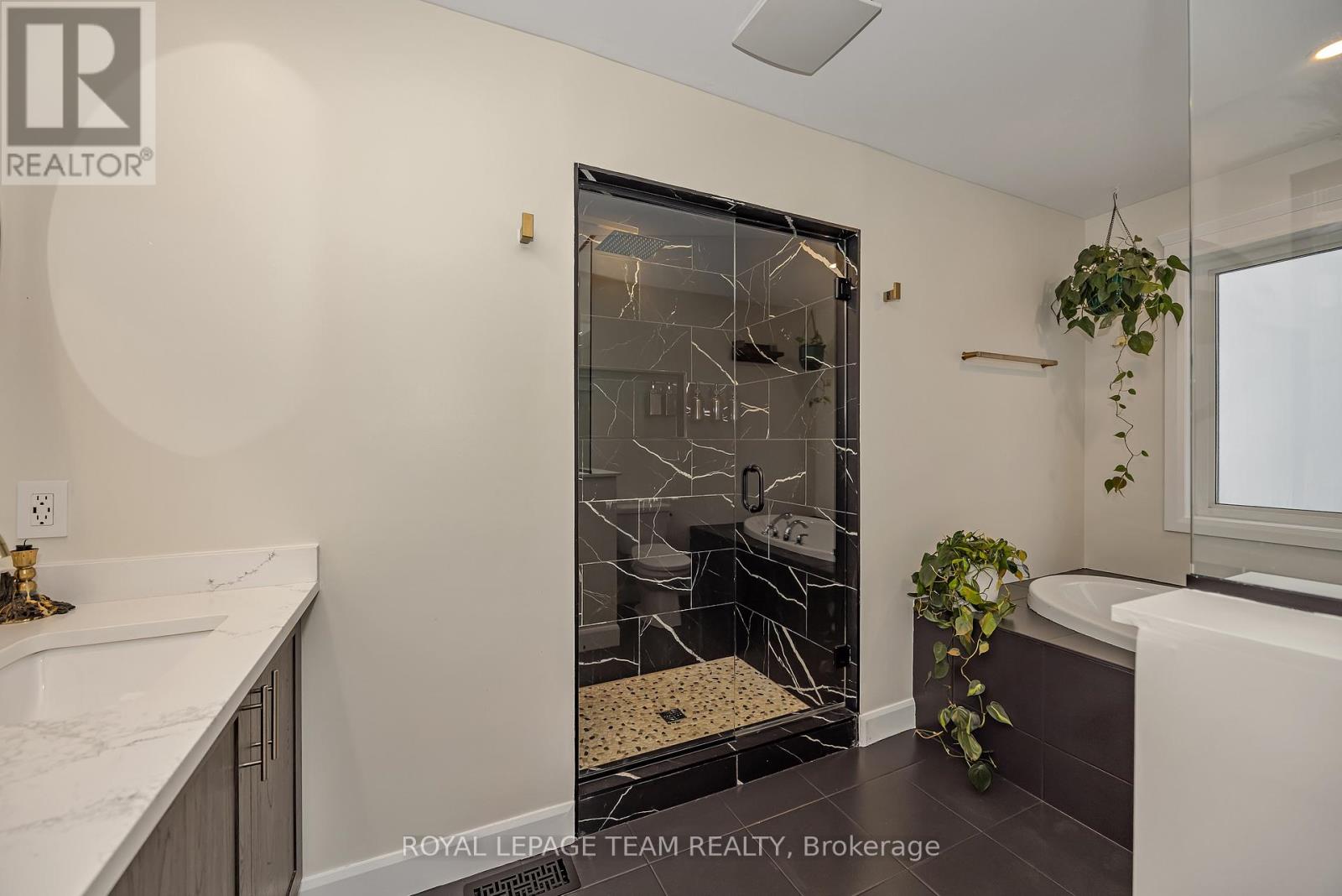 4 Bed, 3 Bath House for Sale in Ottawa – 2842 GRAND CANAL STREET, Ottawa – MLS# X13751798 - Image 23