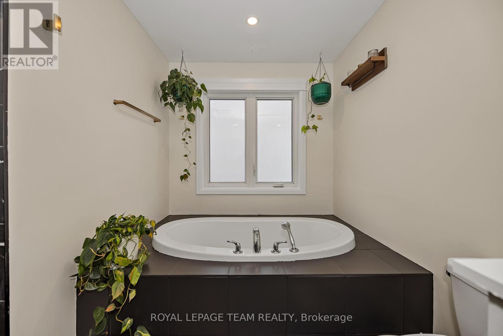 4 Bed, 3 Bath House for Sale in Ottawa – 2842 GRAND CANAL STREET, Ottawa – MLS# X13751798 - Image 24