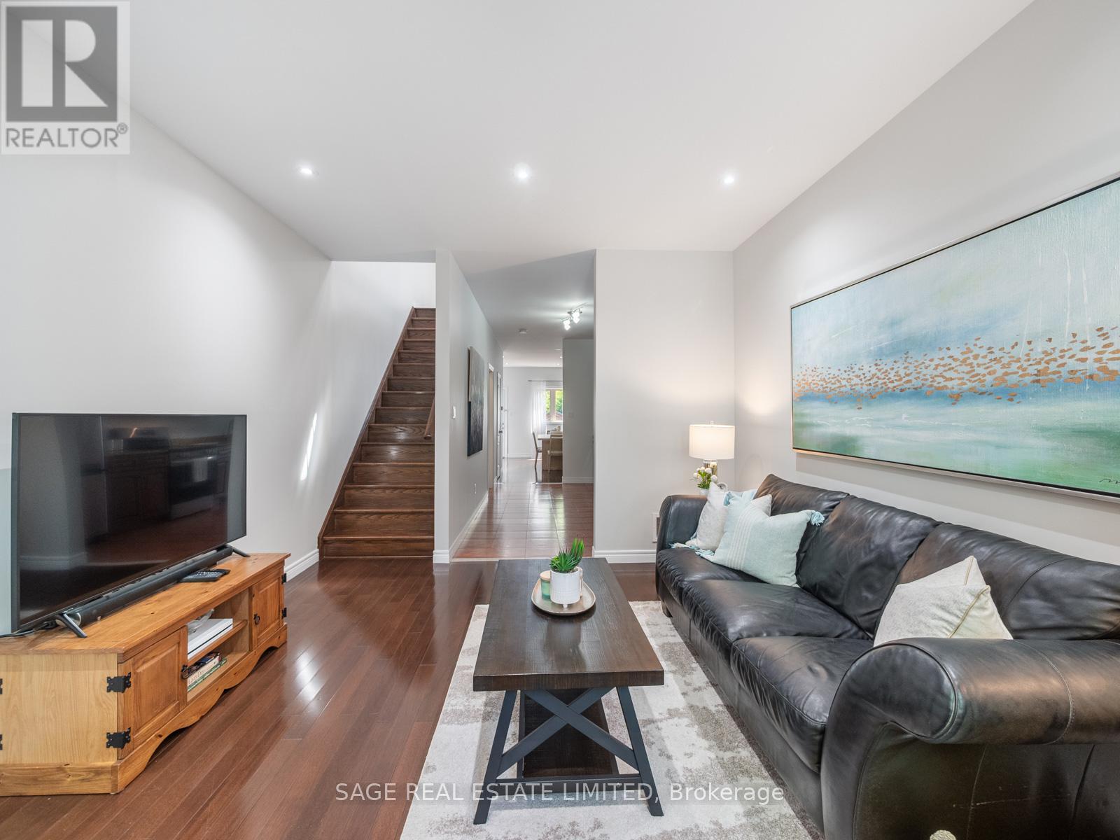 251A CHISHOLM AVENUE - 4