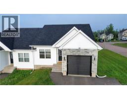 35 Anastasia Crescent, photo 2