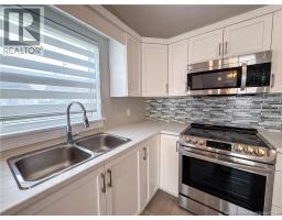 35 Anastasia Crescent, photo 21