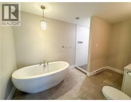 35 Anastasia Crescent, photo 22