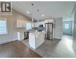 35 Anastasia Crescent, photo 4