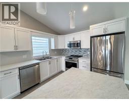 35 Anastasia Crescent, photo 5