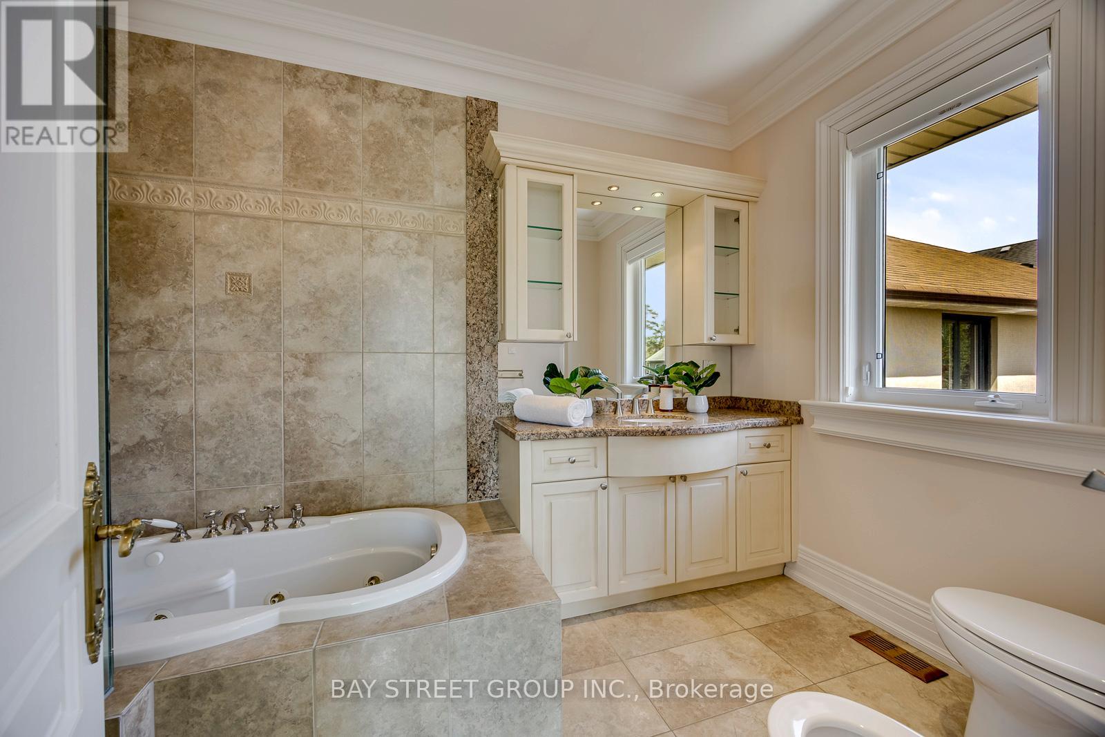 56 WINCHESTER LANE - 32