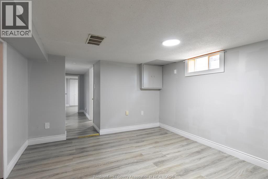 1761 Benjamin AVENUE - 22