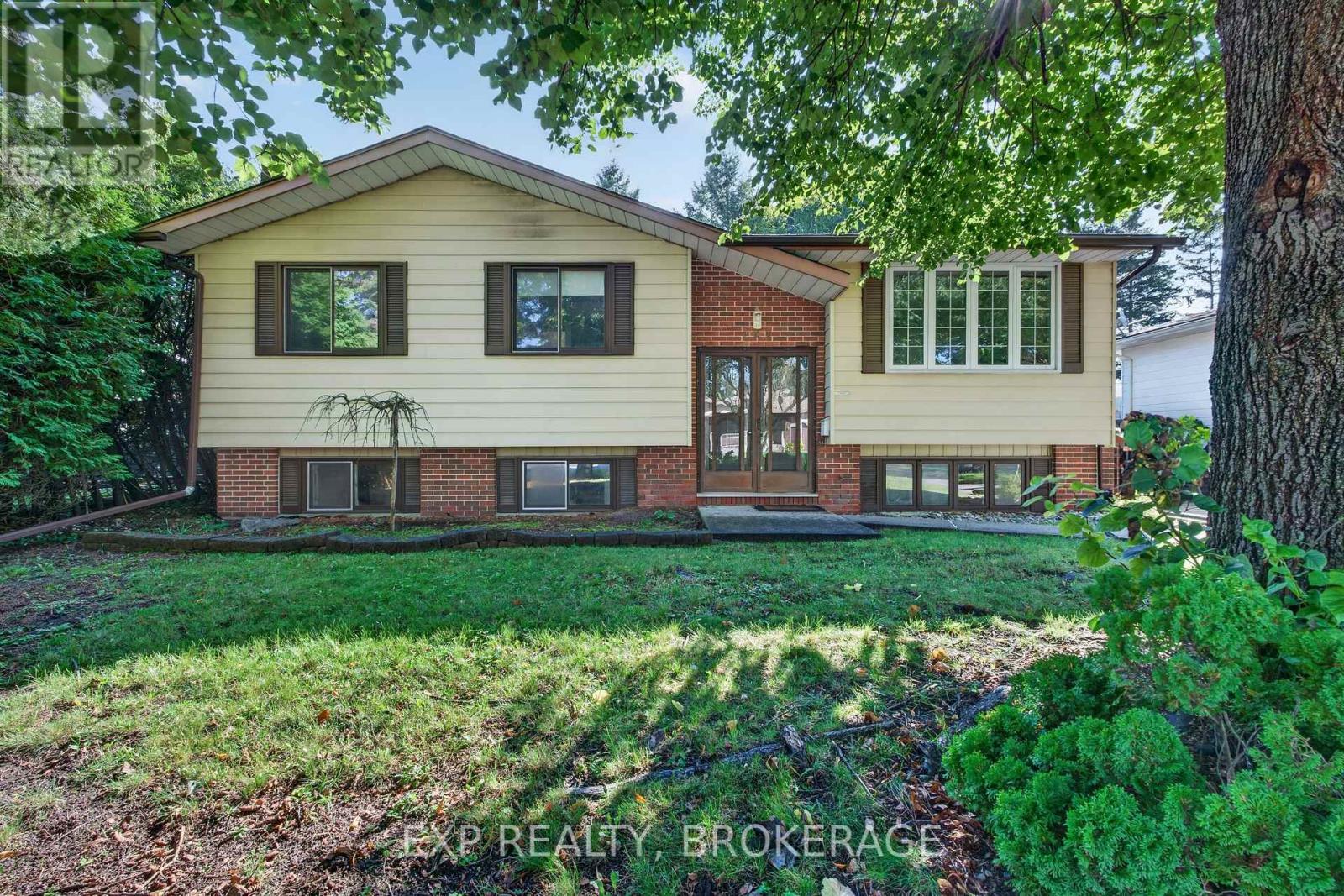 920 SAFARI DRIVE - 1