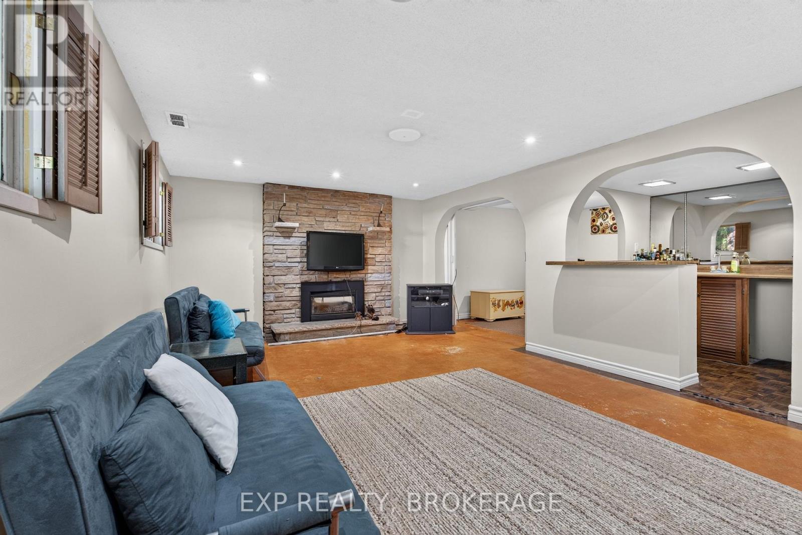 920 SAFARI DRIVE - Image 23