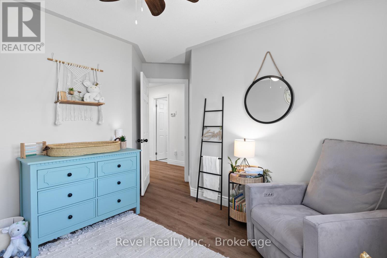 39 SPRINGDALE DRIVE - 24