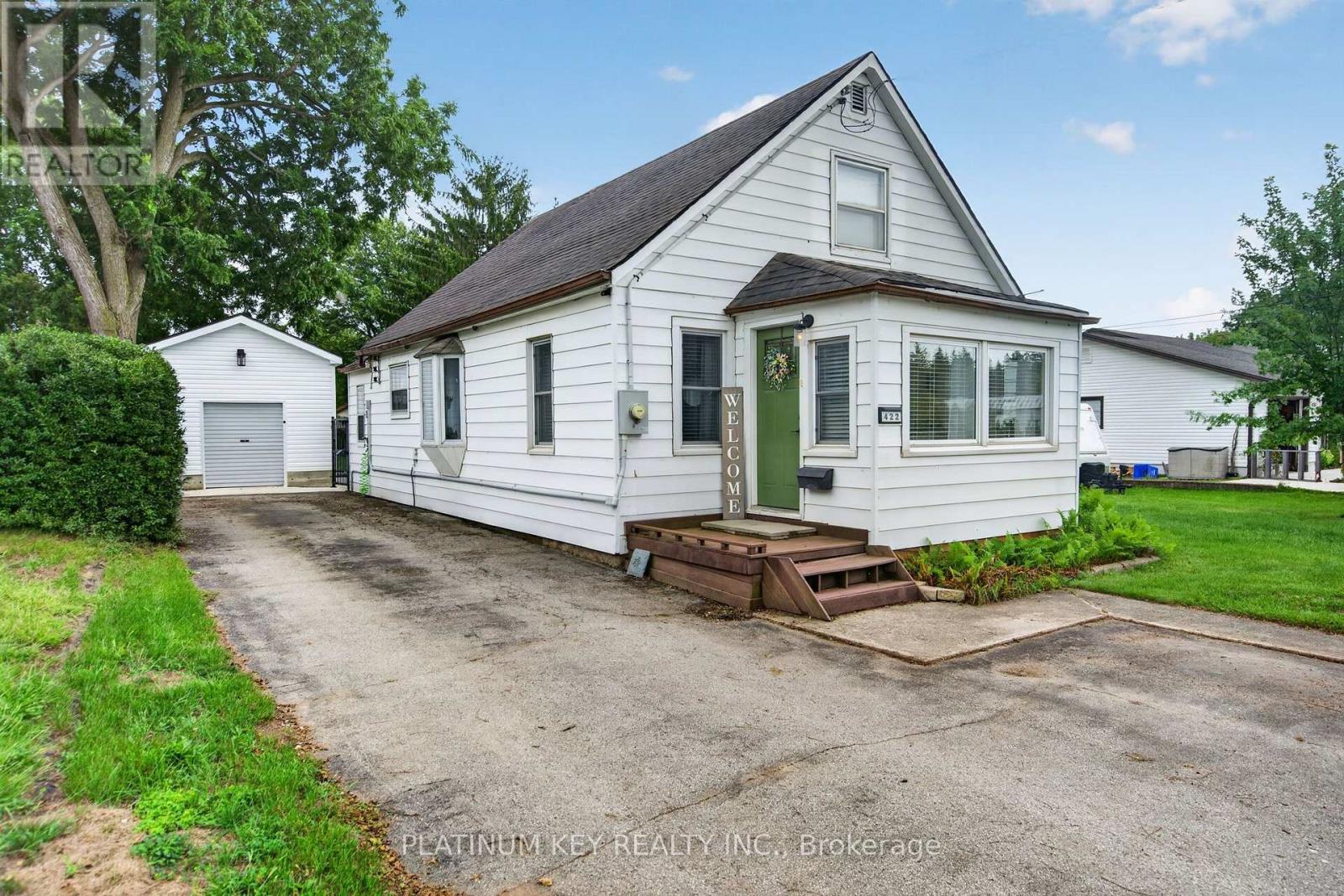 422 METCALFE STREET W, Strathroy-Caradoc (SW) — photo 1