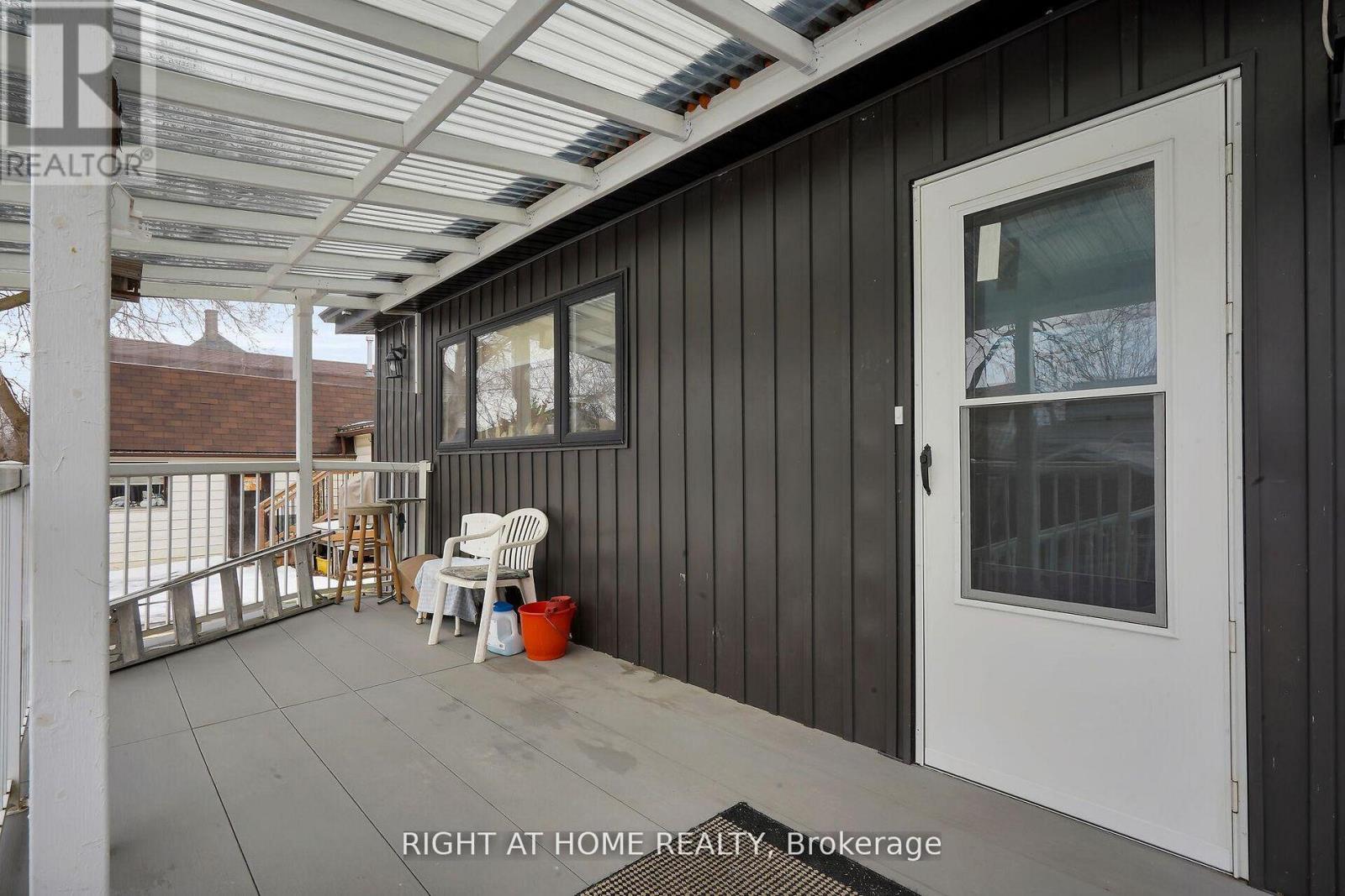 7 MYRTLE STREET - 27