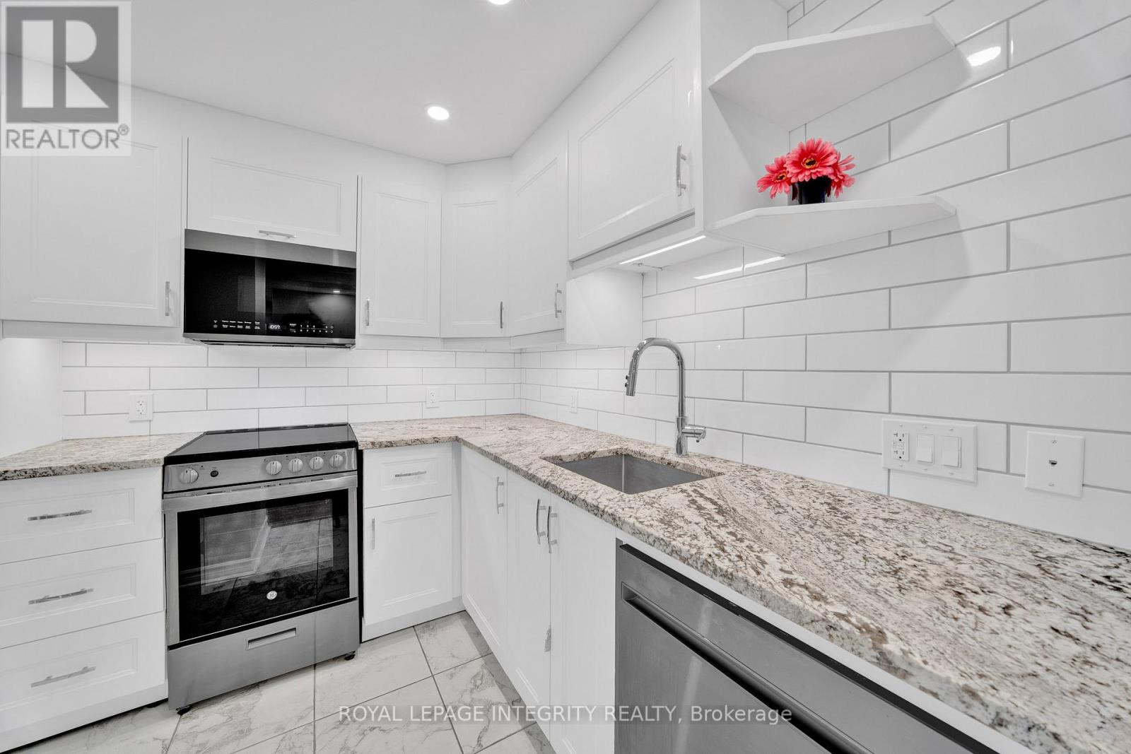 1 Bed, 1 Bath House for Sale in Ottawa – 217 – 35 MURRAY STREET, Ottawa – MLS# X13751938 - Image 16