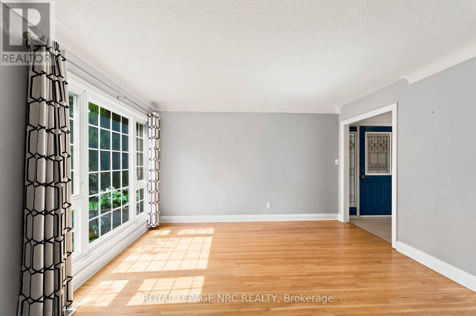 45 WOODCROFT CRESCENT - 25
