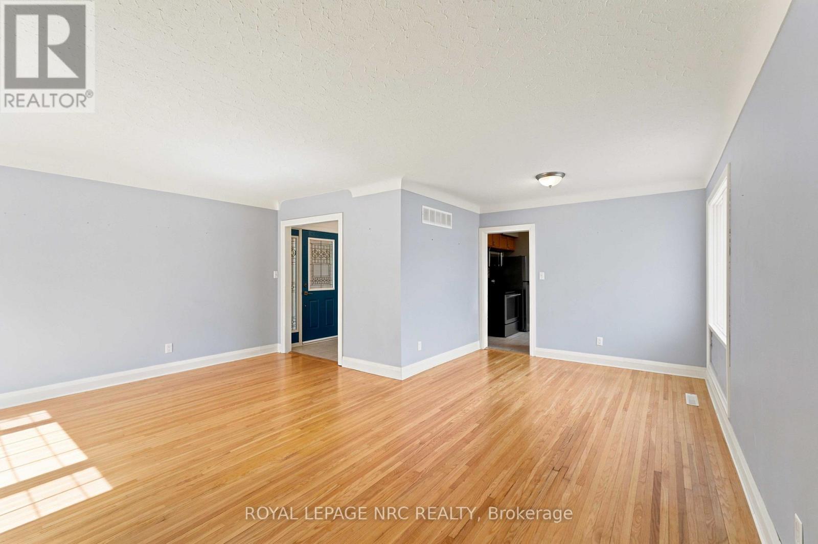 45 WOODCROFT CRESCENT - 7