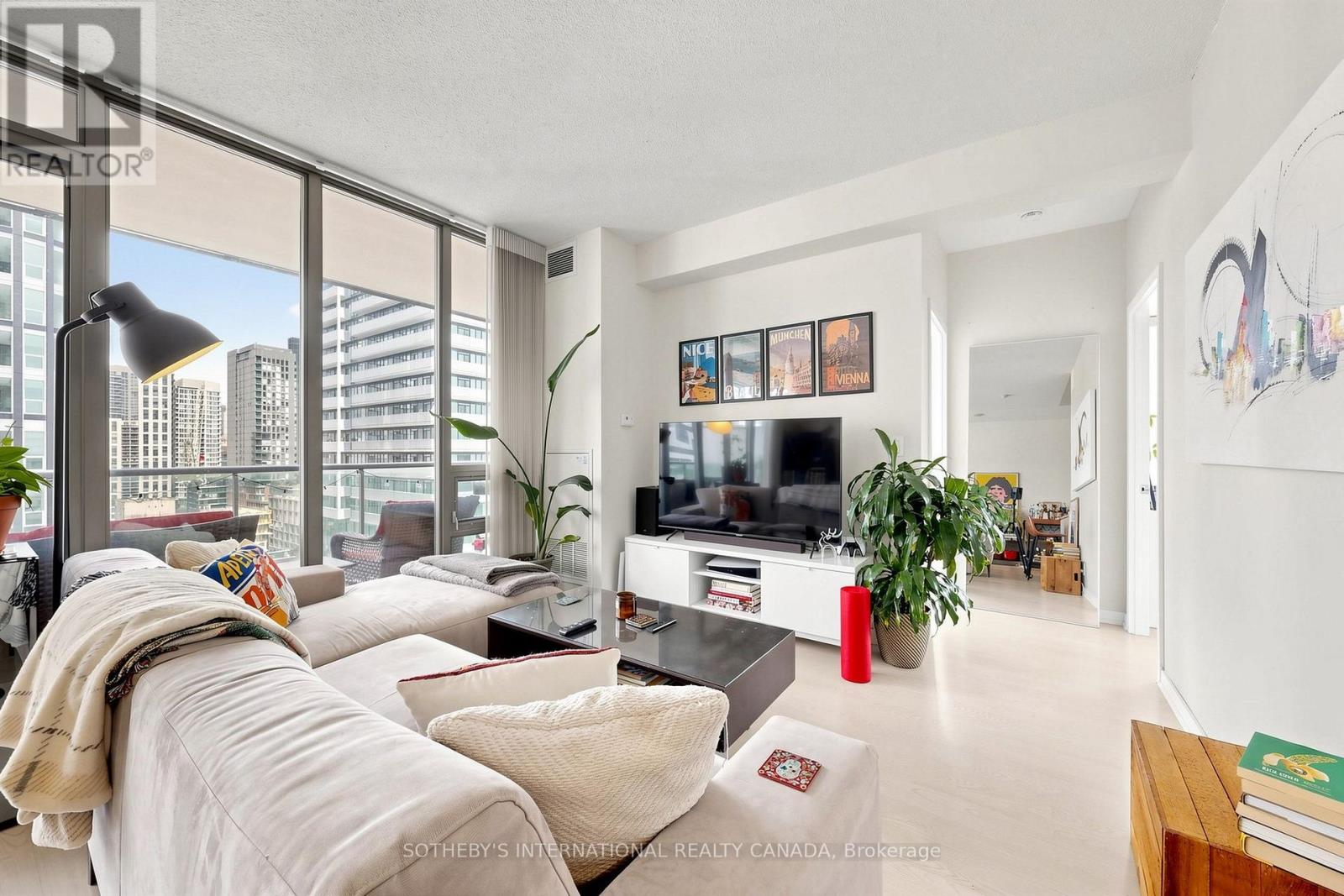 #1606 33 LOMBARD STREET - Image 6