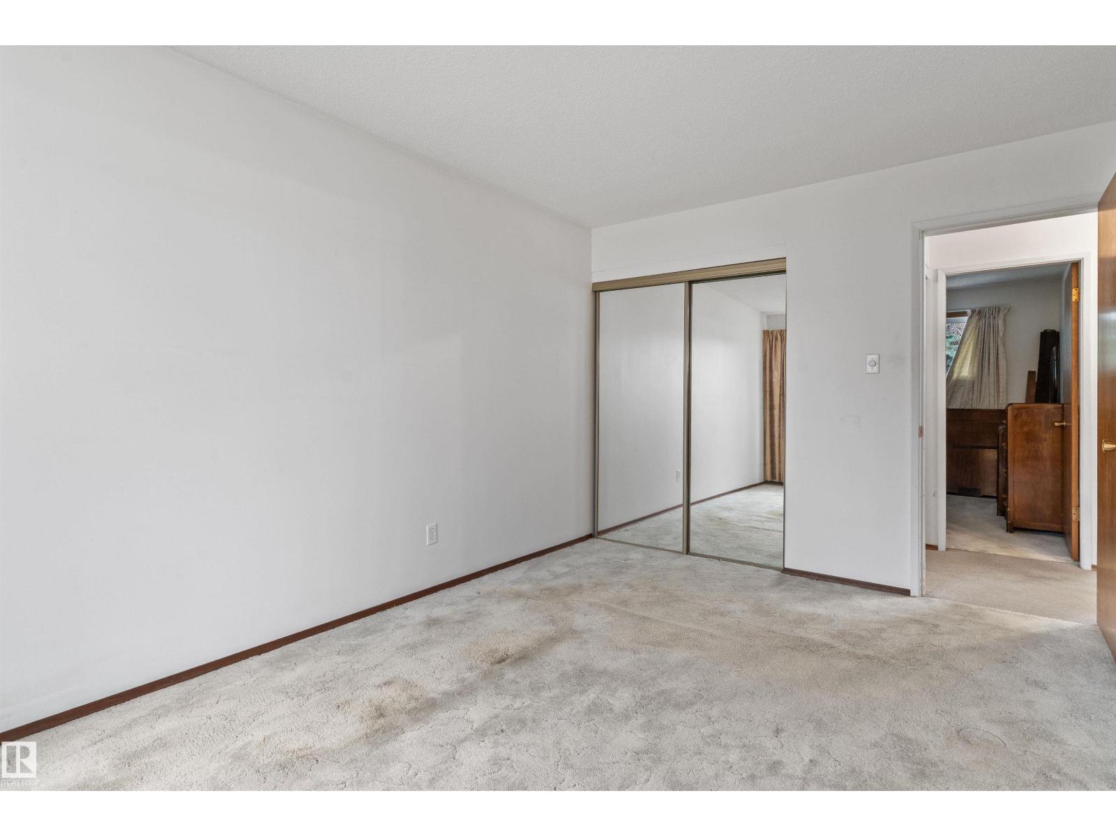 8827 138 AV NW - 18