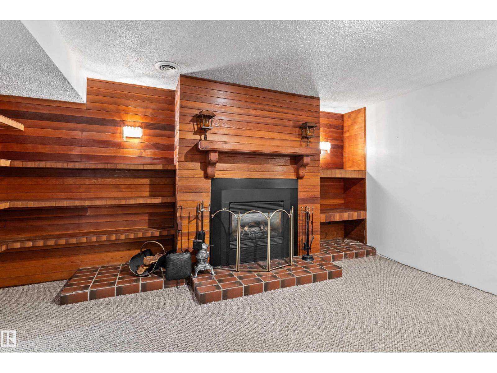 8827 138 AV NW - 25
