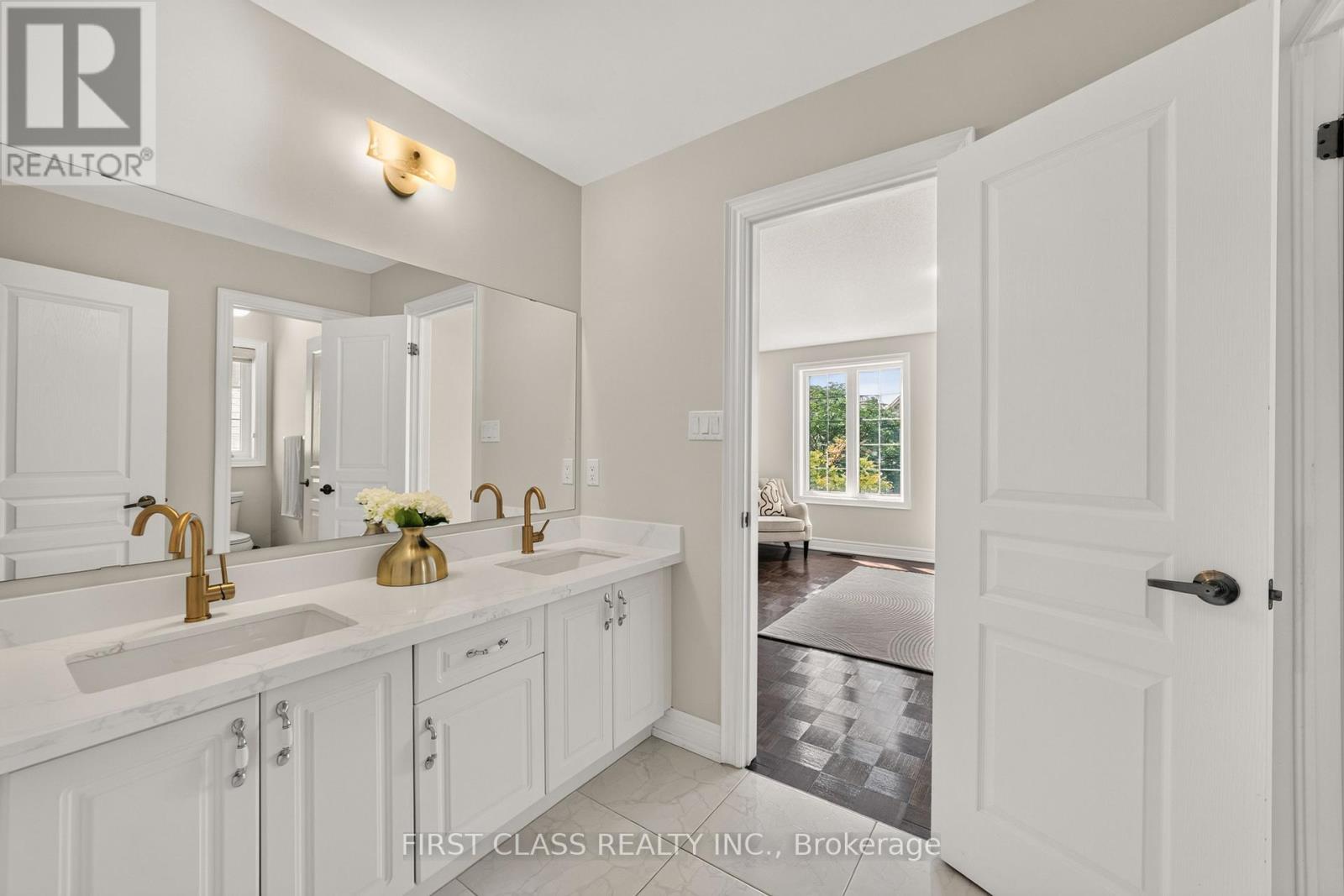 23 LADY KAREN CRESCENT - 28
