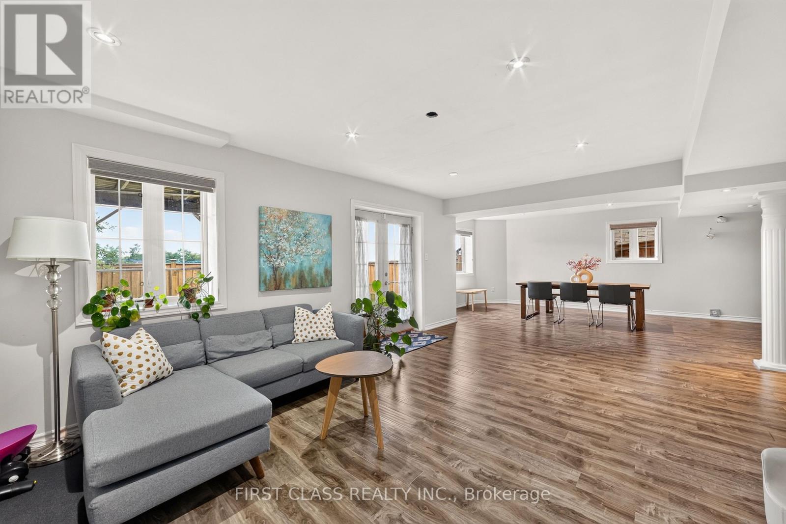 23 LADY KAREN CRESCENT - Image 39