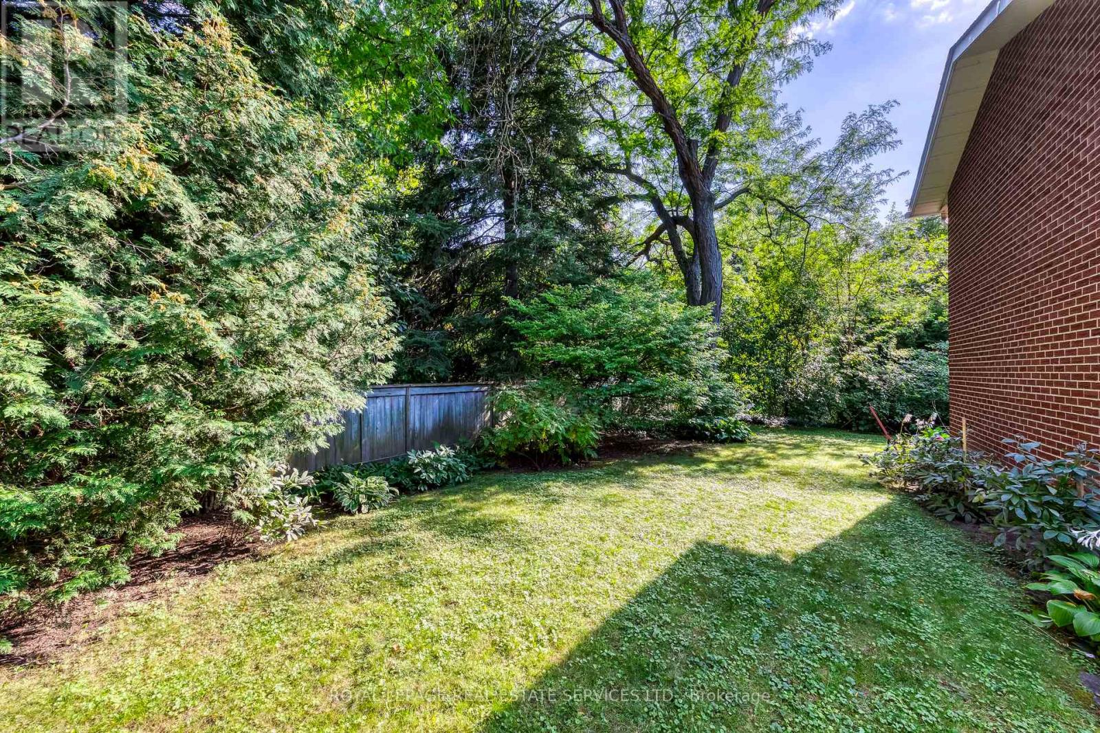 130 SOLINGATE DRIVE - 19