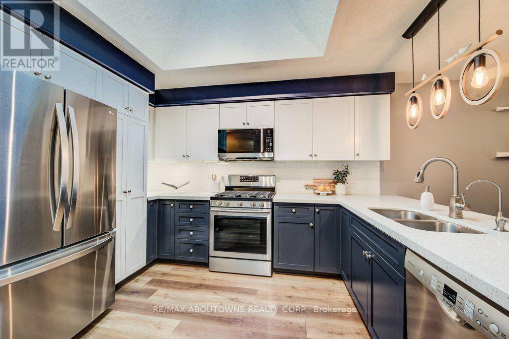 12 BROCK STREET, Guelph (Pineridge/Westminster Woods) — photo 3