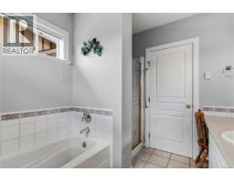 4 4073 Blackberry Lane, Saanich, BC V8X5J5 Photo 14