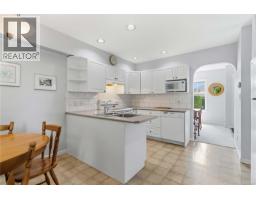 Ensuite - 4 4073 Blackberry Lane, Saanich, BC V8X5J5 Photo 7