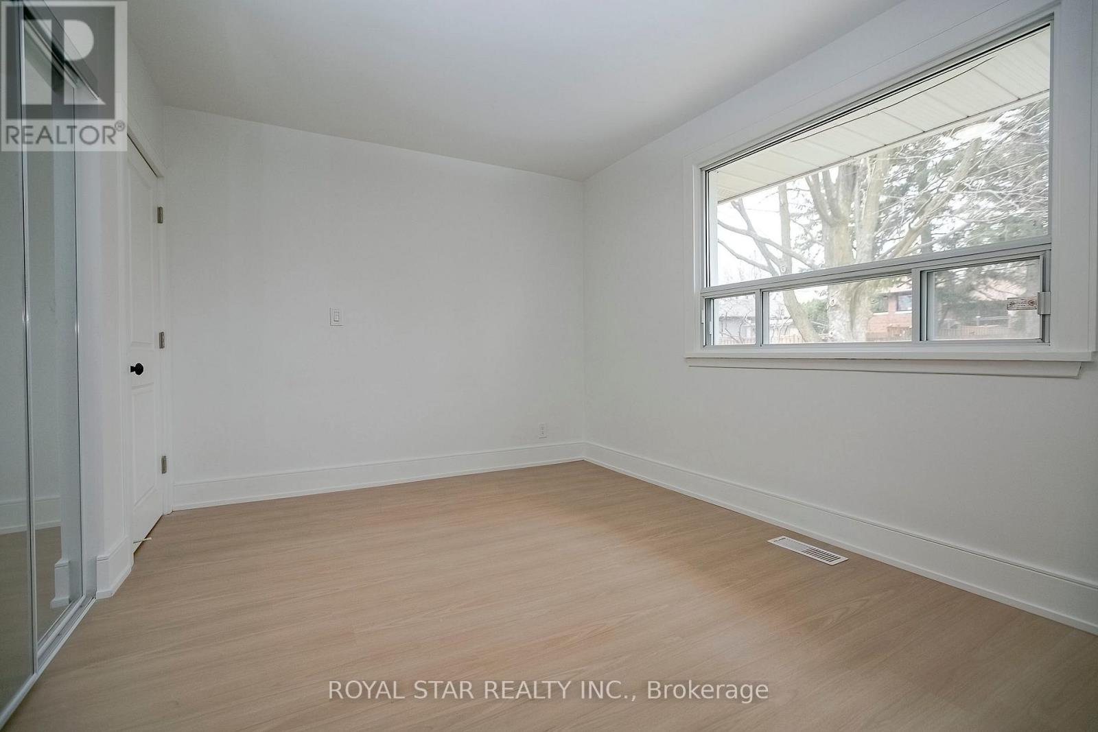 UPPER - 114 WINCOTT DRIVE, Toronto (Kingsview Village-The Westway) — photo 5