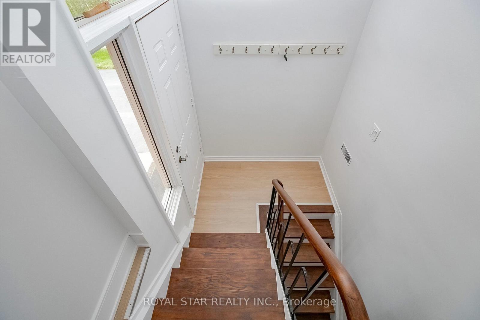 UPPER - 114 WINCOTT DRIVE, Toronto (Kingsview Village-The Westway) — photo 3