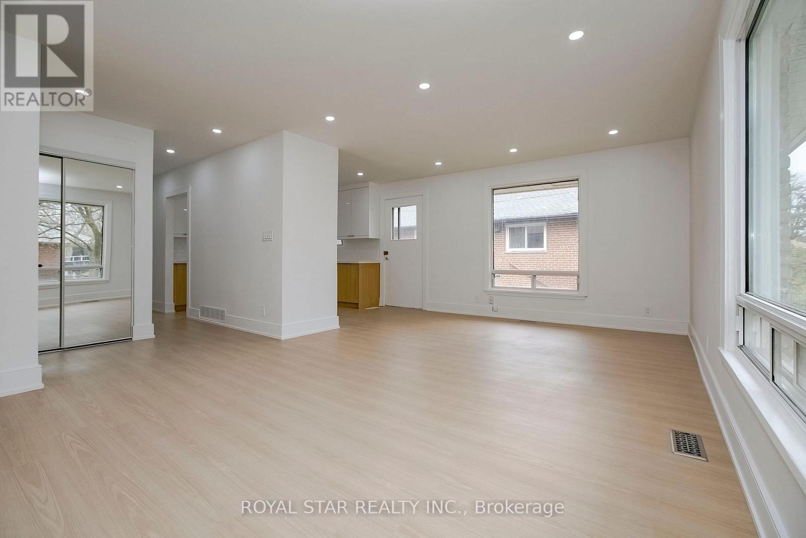 UPPER - 114 WINCOTT DRIVE, Toronto (Kingsview Village-The Westway) — photo 4