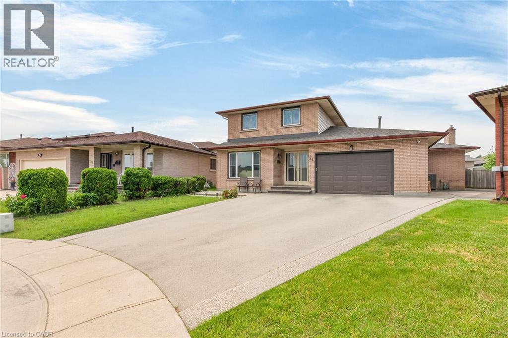 34 CAPRI Crescent, Hamilton — photo 2