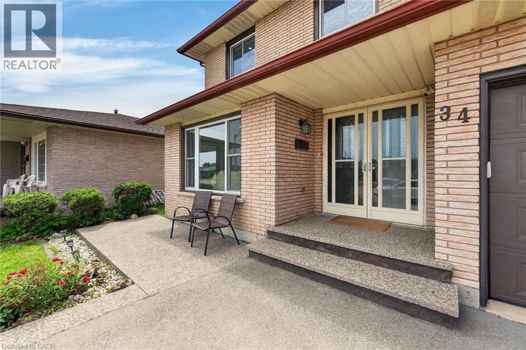 34 CAPRI Crescent, Hamilton — photo 3