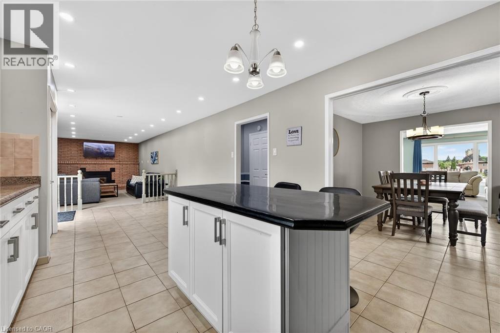 34 CAPRI Crescent, Hamilton — photo 8