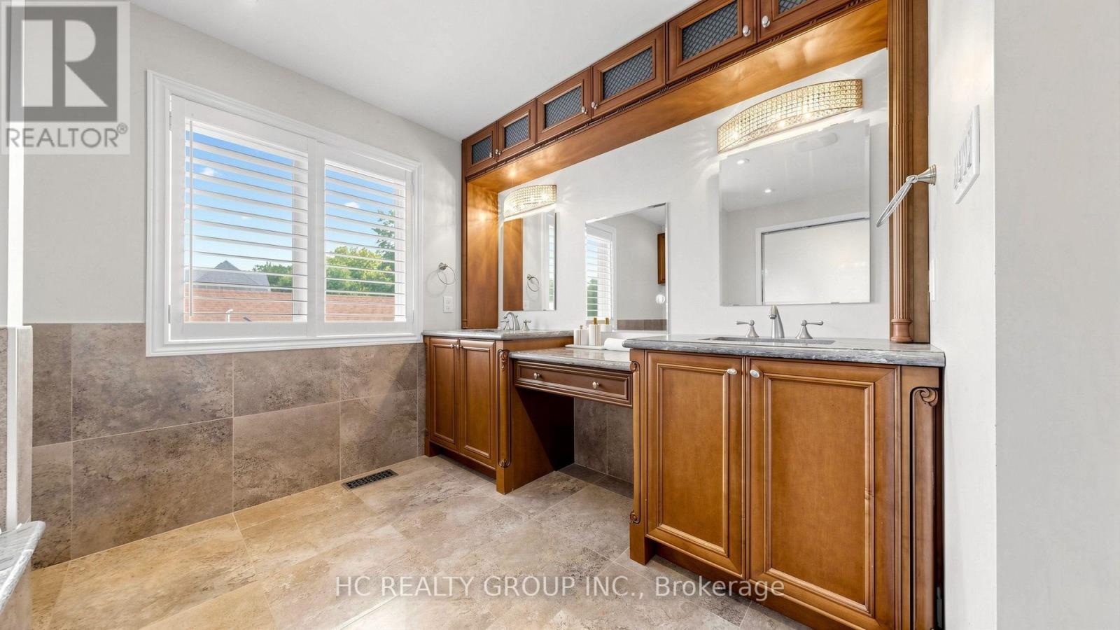 60 OAK AVENUE - Image 28